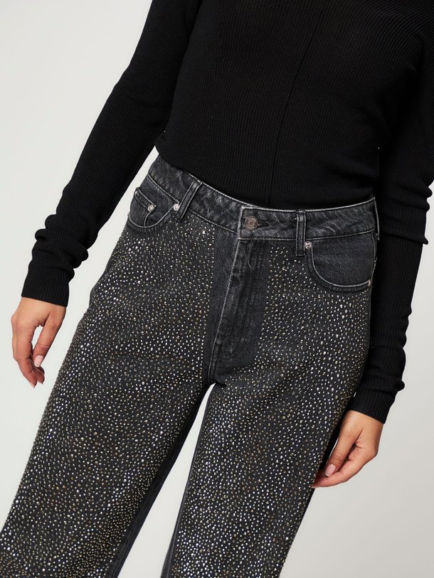Ontdek de Zorah high waist wide leg jeans met studs van Gestuz in de kleur donkergrijs bij Orangebag. Op werkdagen voor 21:45 besteld, morgen in huis.