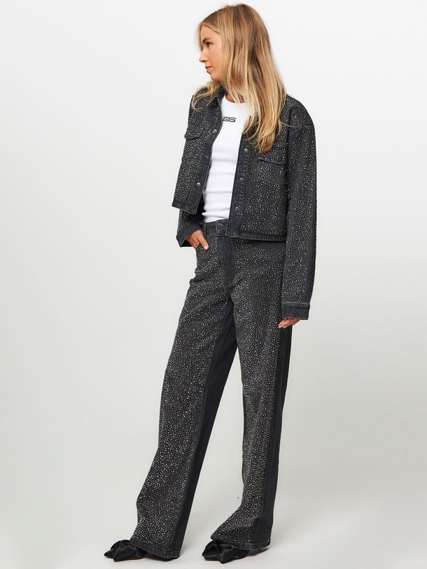 Ontdek de Zorah high waist wide leg jeans met studs van Gestuz in de kleur donkergrijs bij Orangebag. Op werkdagen voor 21:45 besteld, morgen in huis.