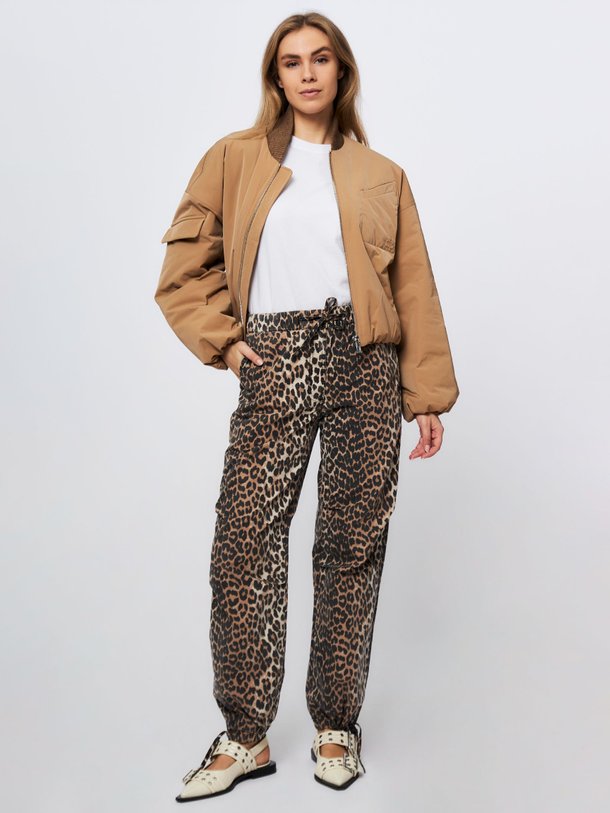 Ontdek de Organic cotton broek met print van Ganni in de kleur bruin bij Orangebag. Op werkdagen voor 21:45 besteld, morgen in huis.