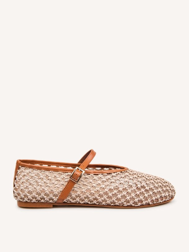 Ontdek de Sybilla lederen ballerina's van Toral in de kleur Bruin bij Orangebag. Op werkdagen voor 21:45 besteld, morgen in huis.