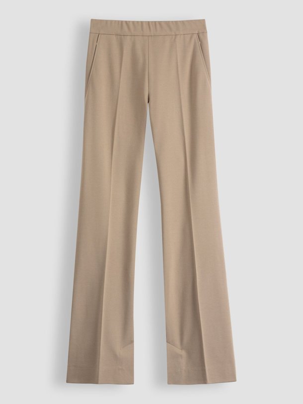 Ontdek de Mira viscosemix jersey flared broek van Graumann in de kleur zand bij Orangebag. Op werkdagen voor 21:45 besteld, morgen in huis.