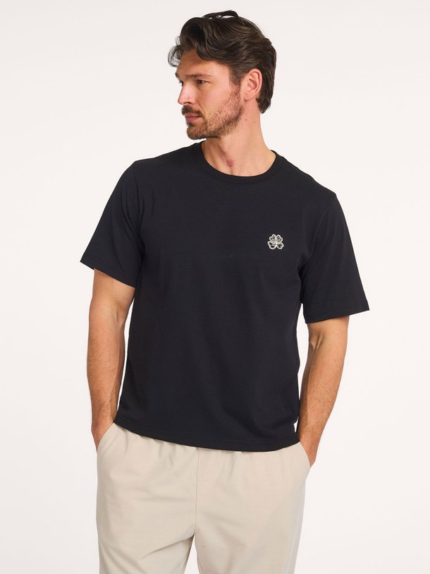 Ontdek de Jett organic cotton T-shirt van NN.07 in de kleur Zwart bij Orangebag. Op werkdagen voor 21:45 besteld, morgen in huis.