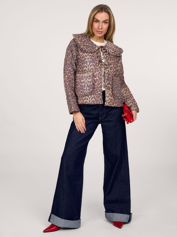 Ontdek de Svana katoenen jasje met leopard dessin van Sofie Schnoor in de kleur bruin bij Orangebag. Op werkdagen voor 21:45 besteld, morgen in huis.