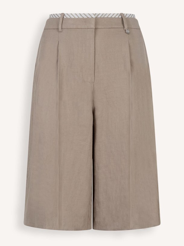Ontdek de Emra viscosemix bermuda short van Dante 6 in de kleur Beige bij Orangebag. Op werkdagen voor 21:45 besteld, morgen in huis.