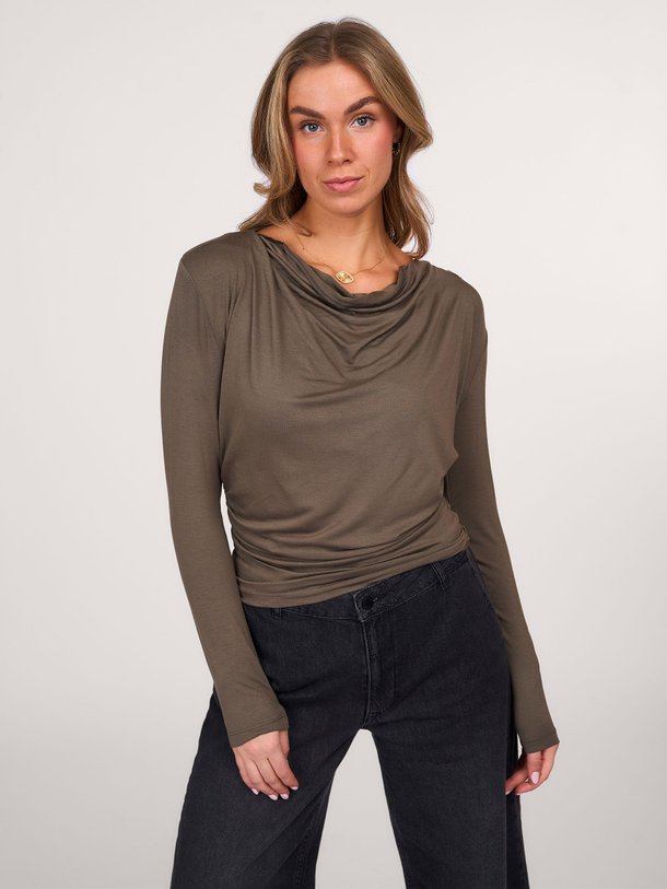 Ontdek de Vista modalmix top van My Essential Wardrobe in de kleur donkergroen bij Orangebag. Op werkdagen voor 21:45 besteld, morgen in huis.