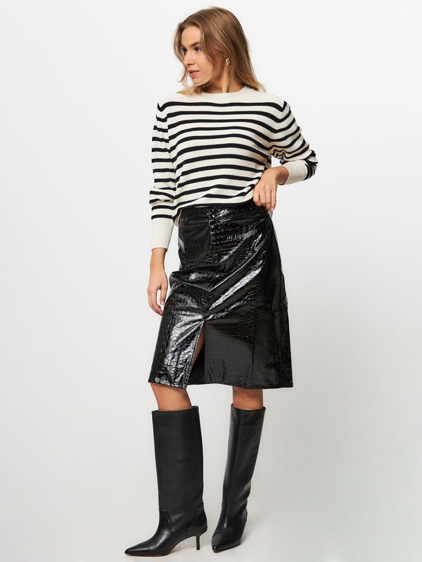 Ontdek de Marikka leatherlook midi rok met croco reliëf van Lollys Laundry in de kleur zwart bij Orangebag. Op werkdagen voor 21:45 besteld, morgen in huis.