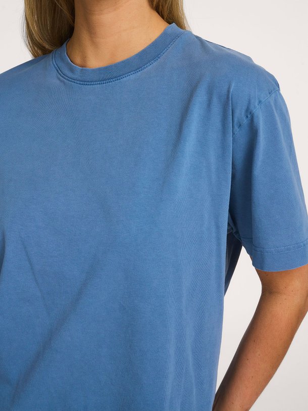 Ontdek de Organic cotton oversized T-shirt van Colorful Standard in de kleur Blauw bij Orangebag. Op werkdagen voor 21:45 besteld, morgen in huis.