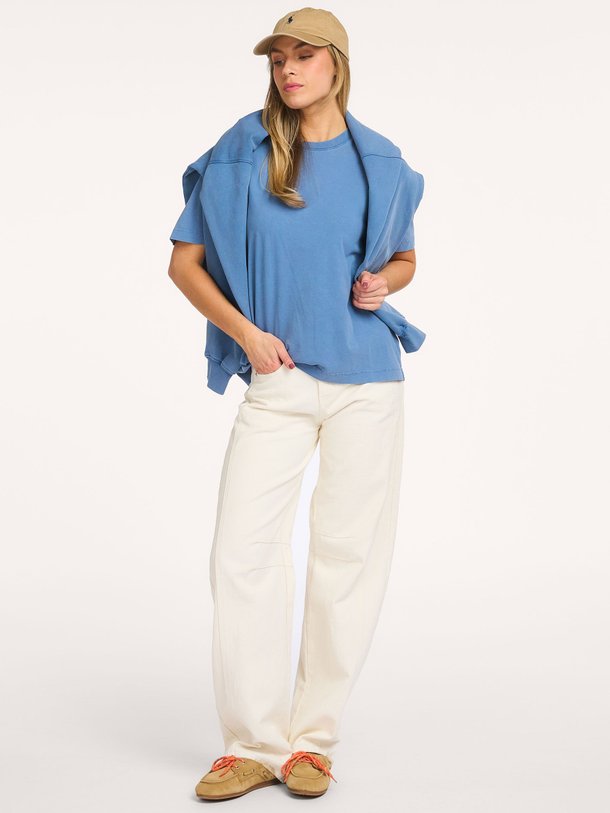 Ontdek de Organic cotton oversized T-shirt van Colorful Standard in de kleur Blauw bij Orangebag. Op werkdagen voor 21:45 besteld, morgen in huis.