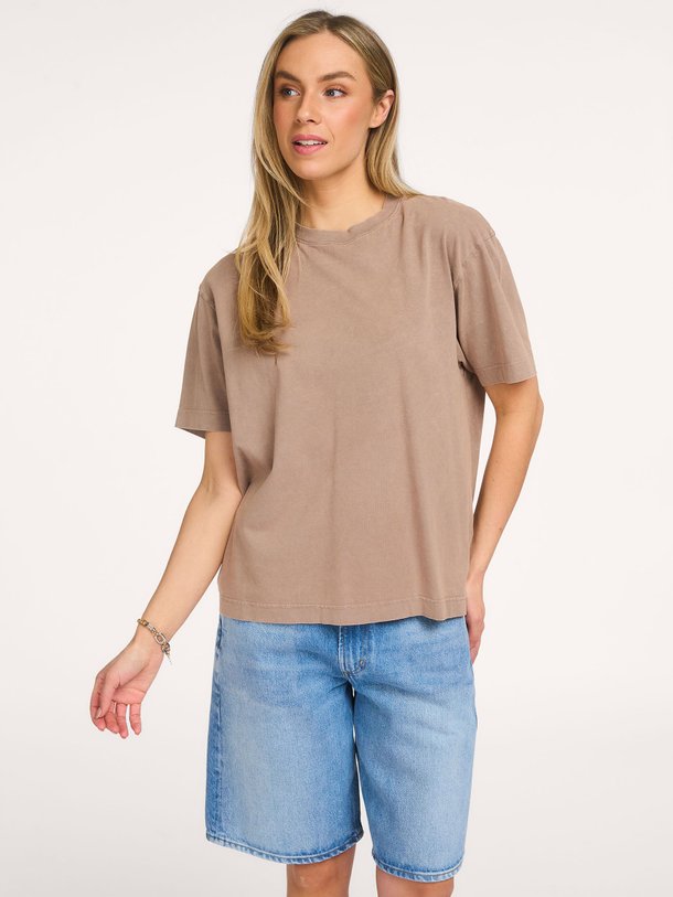Ontdek de Organic cotton oversized T-shirt van Colorful Standard in de kleur Lichtbruin bij Orangebag. Op werkdagen voor 21:45 besteld, morgen in huis.