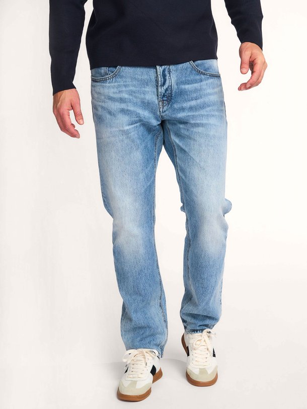 Ontdek de Stockton regular waist slim fit jeans van Butcher of Blue in de kleur Blauw bij Orangebag. Op werkdagen voor 21:45 besteld, morgen in huis.