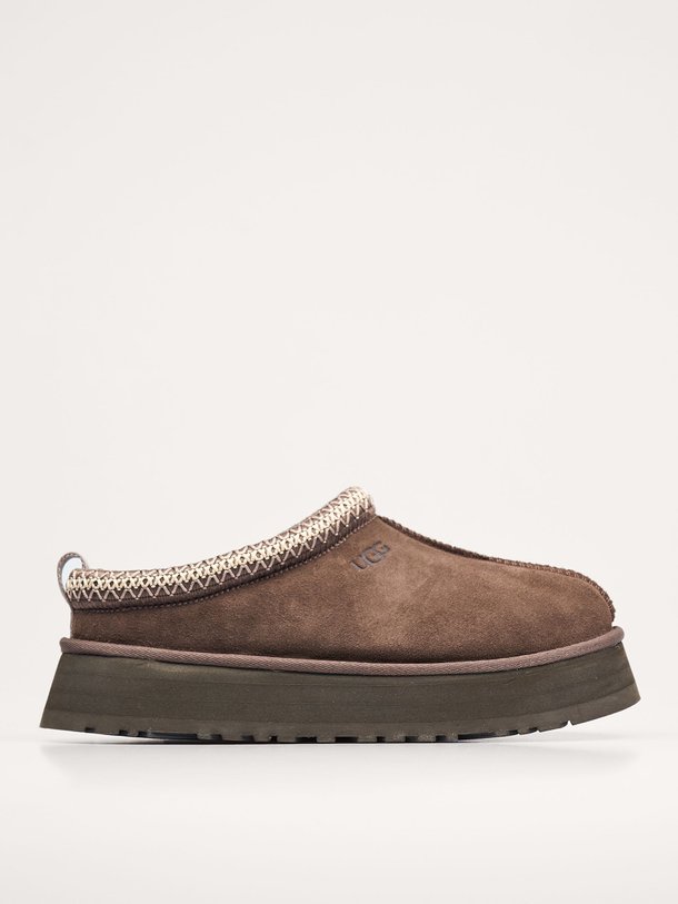 Ontdek de Tazz suède instappers van Ugg in de kleur donkerbruin bij Orangebag. Op werkdagen voor 21:45 besteld, morgen in huis.