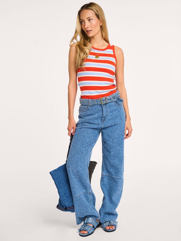Ontdek de High waist wide leg jeans met dessin van Ganni in de kleur blauw bij Orangebag. Op werkdagen voor 21:45 besteld, morgen in huis.