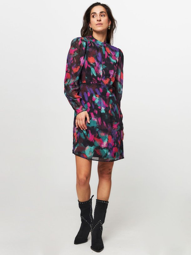 Ontdek de Edly viscose jurk met print van Dante 6 in de kleur paars bij Orangebag. Op werkdagen voor 21:45 besteld, morgen in huis.