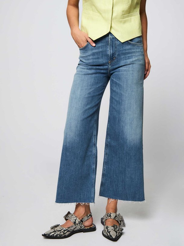 Ontdek de Lyra high waist wide leg cropped jeans van Citizens of Humanity in de kleur blauw bij Orangebag. Op werkdagen voor 21:45 besteld, morgen in huis.
