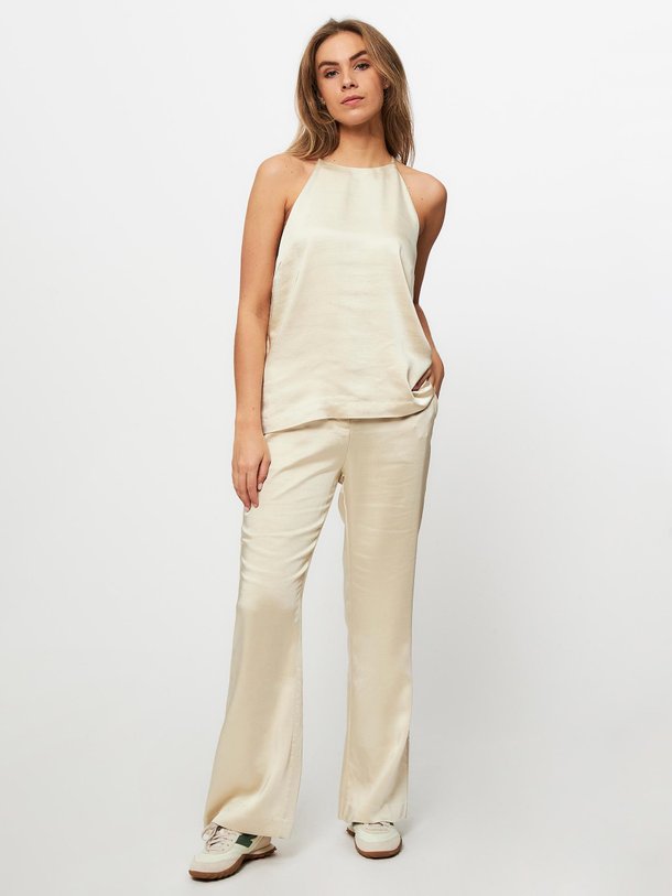 Ontdek de Iola geweven broek van Modstrom in de kleur champagne bij Orangebag. Op werkdagen voor 21:45 besteld, morgen in huis.