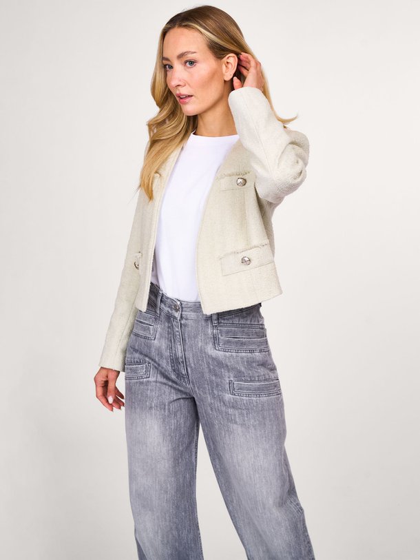 Ontdek de Milani katoenmix bouclé jasje van Iro in de kleur beige bij Orangebag. Op werkdagen voor 21:45 besteld, morgen in huis.