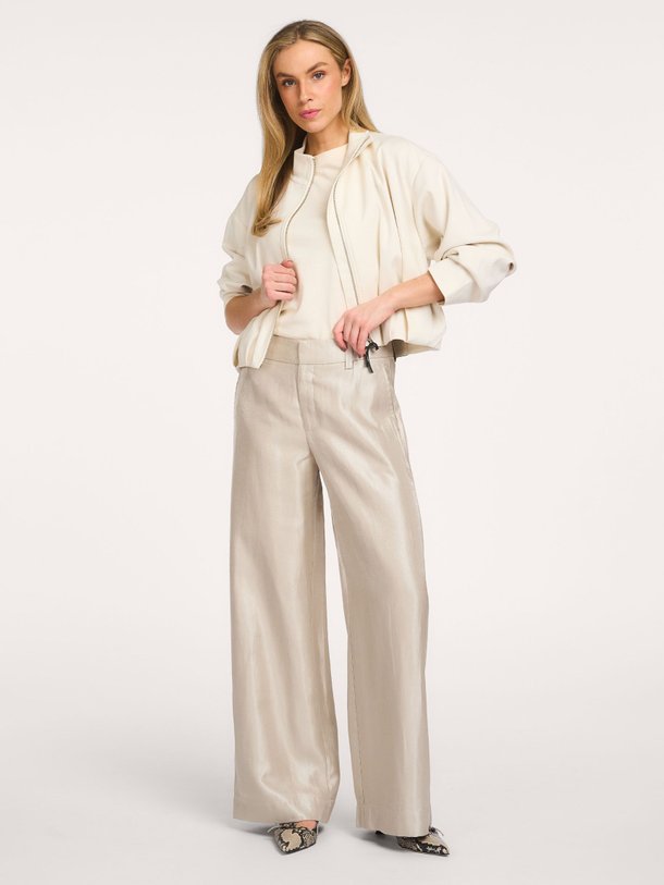 Ontdek de Shine viscosemix broek van My Essential Wardrobe in de kleur Beige bij Orangebag. Op werkdagen voor 21:45 besteld, morgen in huis.