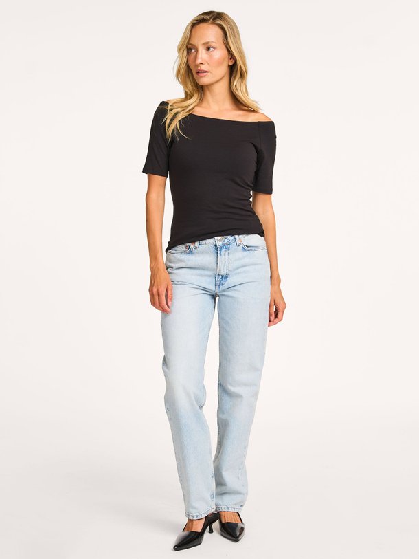 Ontdek de Marianne mid waist straight fit cropped jeans van Samsoe Samsoe in de kleur lichtblauw bij Orangebag. Op werkdagen voor 21:45 besteld, morgen in huis.
