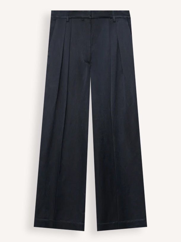 Ontdek de Enzo viscosemix glanzende pantalon van DAY Birger et Mikkelsen in de kleur zwart bij Orangebag. Op werkdagen voor 21:45 besteld, morgen in huis.