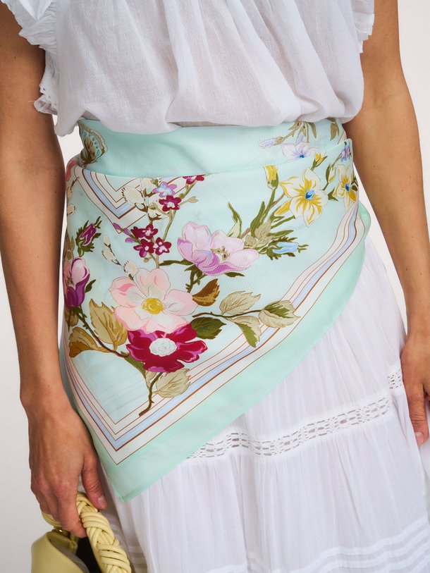 Ontdek de MINT FLORAL SCARF van Self Portrait bij Orangebag. Op werkdagen voor 21:45 besteld, morgen in huis.