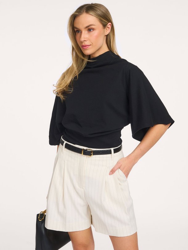 Ontdek de Tailor viscosemix gestreepte short van Copenhagen Muse in de kleur Off-white bij Orangebag. Op werkdagen voor 21:45 besteld, morgen in huis.