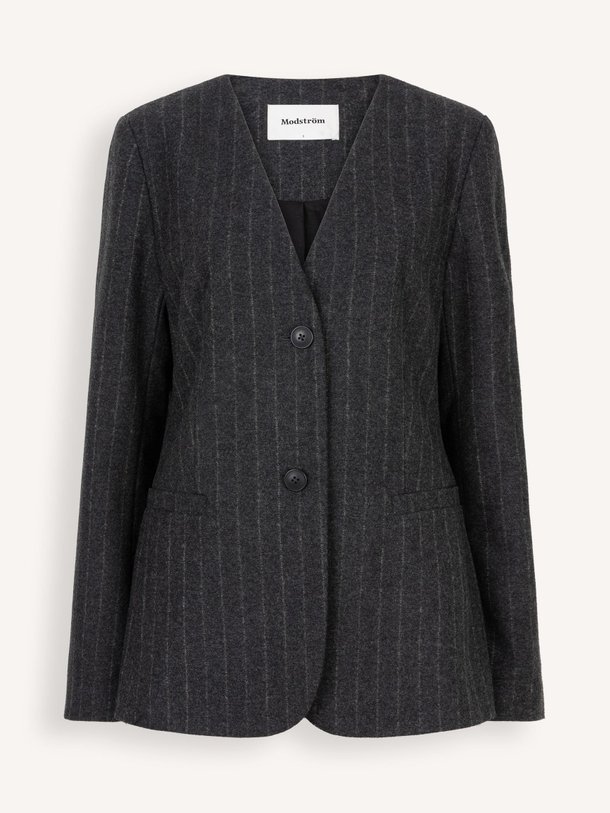 Ontdek de Kristol wolmix blazer met krijtstreep van Modstrom in de kleur grijs bij Orangebag. Op werkdagen voor 21:45 besteld, morgen in huis.