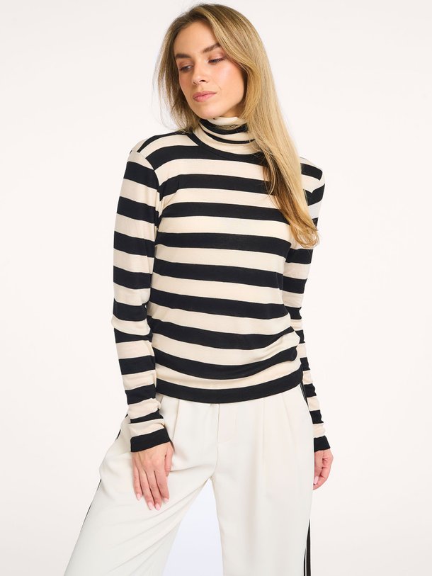 Ontdek de Mason fijngebreide gestreepte coltrui van Co'Couture in de kleur Zwart bij Orangebag. Op werkdagen voor 21:45 besteld, morgen in huis.