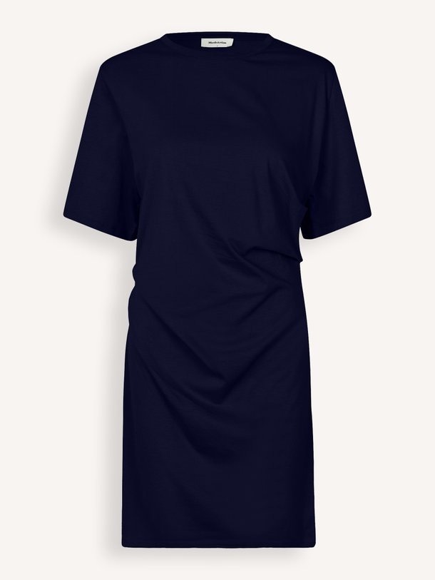 Modstrom Brazil organic cotton T-shirt jurk - Donkerblauw Ontdek de Brazil organic cotton T-shirt jurk van Modstrom in de kleur Donkerblauw bij Orangebag. Op werkdagen voor 21:45 besteld, morgen in huis.