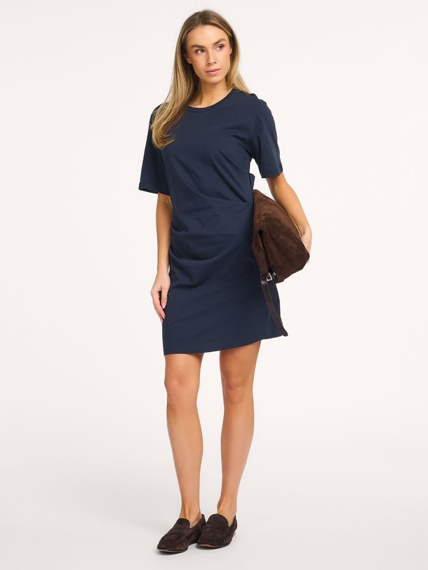 Modstrom Brazil organic cotton T-shirt jurk - Donkerblauw Ontdek de Brazil organic cotton T-shirt jurk van Modstrom in de kleur Donkerblauw bij Orangebag. Op werkdagen voor 21:45 besteld, morgen in huis.