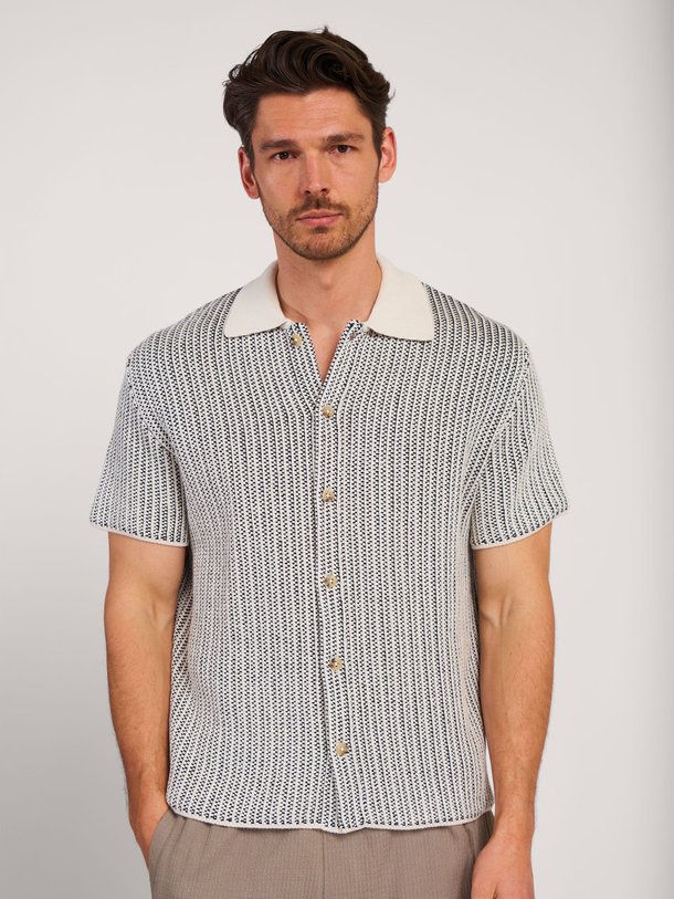 Ontdek de Easton katoenen polo van Les Deux in de kleur ecru bij Orangebag. Op werkdagen voor 21:45 besteld, morgen in huis.