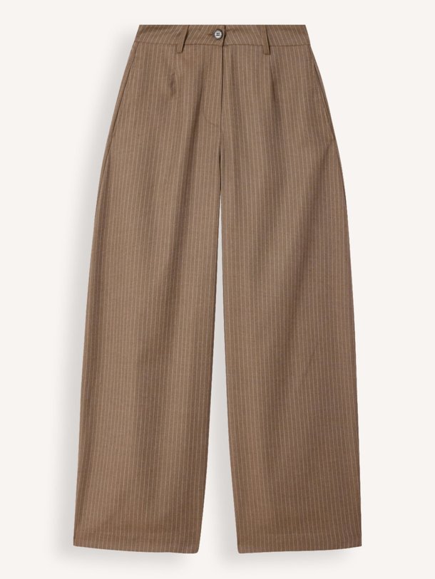 Ontdek de Yroway viscosmix broek met krijtstreep van American Vintage in de kleur Bruin bij Orangebag. Op werkdagen voor 21:45 besteld, morgen in huis.