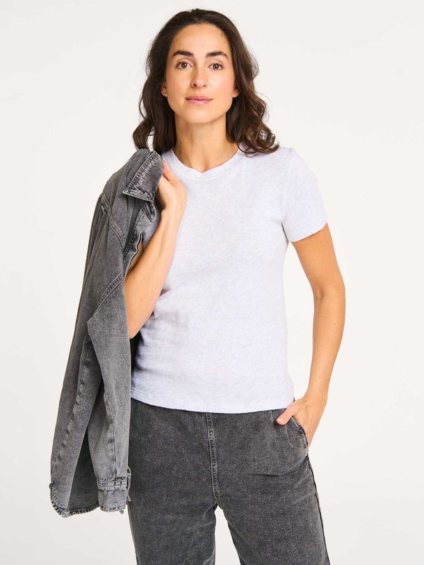 Ontdek de Sonoma katoenen gemeleerd T-shirt van American Vintage in de kleur lichtgrijs bij Orangebag. Op werkdagen voor 21:45 besteld, morgen in huis.