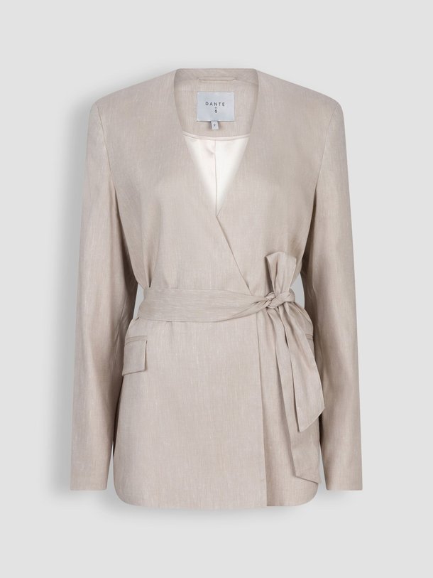 Ontdek de Sera linnenmix blazer van Dante 6 in de kleur zand bij Orangebag. Op werkdagen voor 21:45 besteld, morgen in huis.