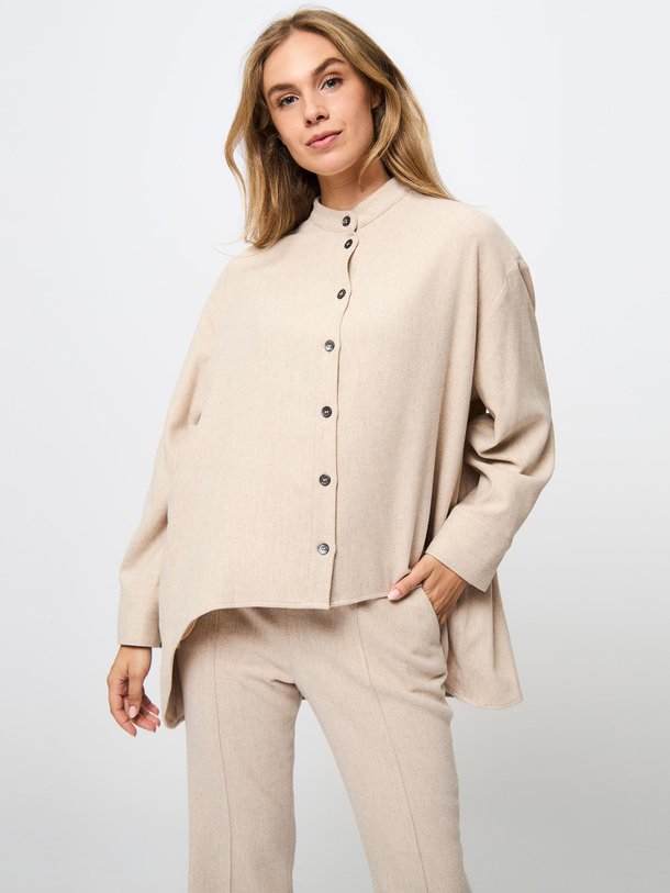 Ontdek de Randel wolmix gemêleerde oversized blouse van Ruby Tuesday in de kleur zand bij Orangebag. Op werkdagen voor 21:45 besteld, morgen in huis.