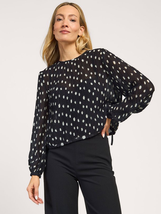 Ontdek de Milya geweven plissé top met print van Baum und Pferdgarten in de kleur zwart bij Orangebag. Op werkdagen voor 21:45 besteld, morgen in huis.