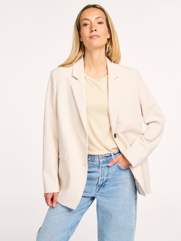 Ontdek de M014 Viscosemix lurex T-shirt van Majestic Filatures in de kleur goudkleur bij Orangebag. Op werkdagen voor 21:45 besteld, morgen in huis.