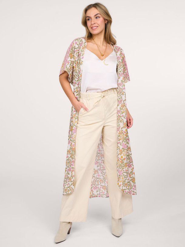 Ontdek de Chill organic cotton kimono met print van Louise Misha in de kleur crème bij Orangebag. Op werkdagen voor 21:45 besteld, morgen in huis.