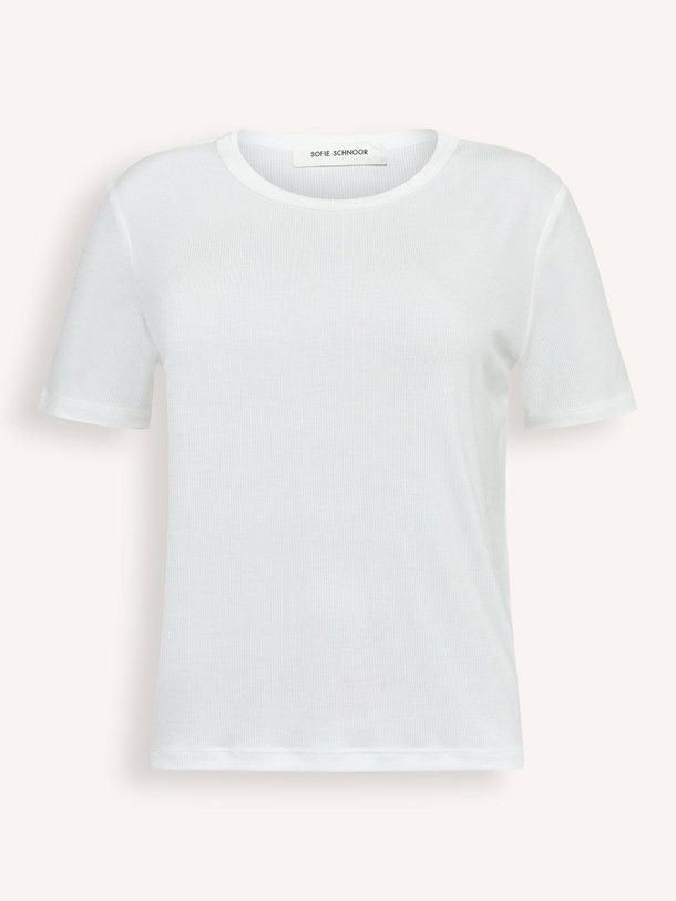 Ontdek de Natalia viscosemix rib T-shirt van Sofie Schnoor in de kleur wit bij Orangebag. Op werkdagen voor 21:45 besteld, morgen in huis.