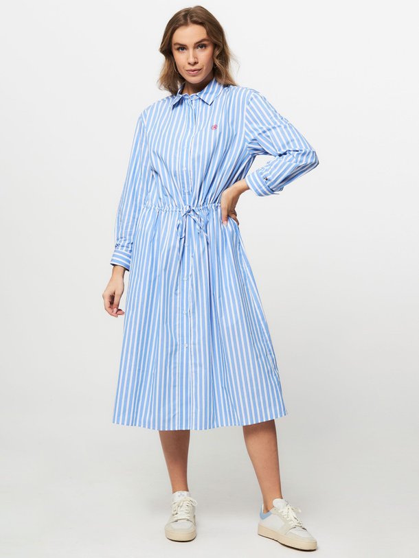 Ontdek de Katoenen gestreepte doorknoopjurk van Tommy Hilfiger in de kleur blauw bij Orangebag. Op werkdagen voor 21:45 besteld, morgen in huis.