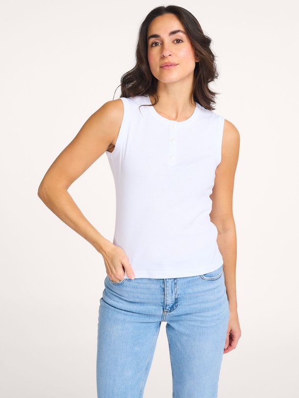 Ontdek de Jony organic cotton tanktop van Baum und Pferdgarten in de kleur Wit bij Orangebag. Op werkdagen voor 21:45 besteld, morgen in huis.