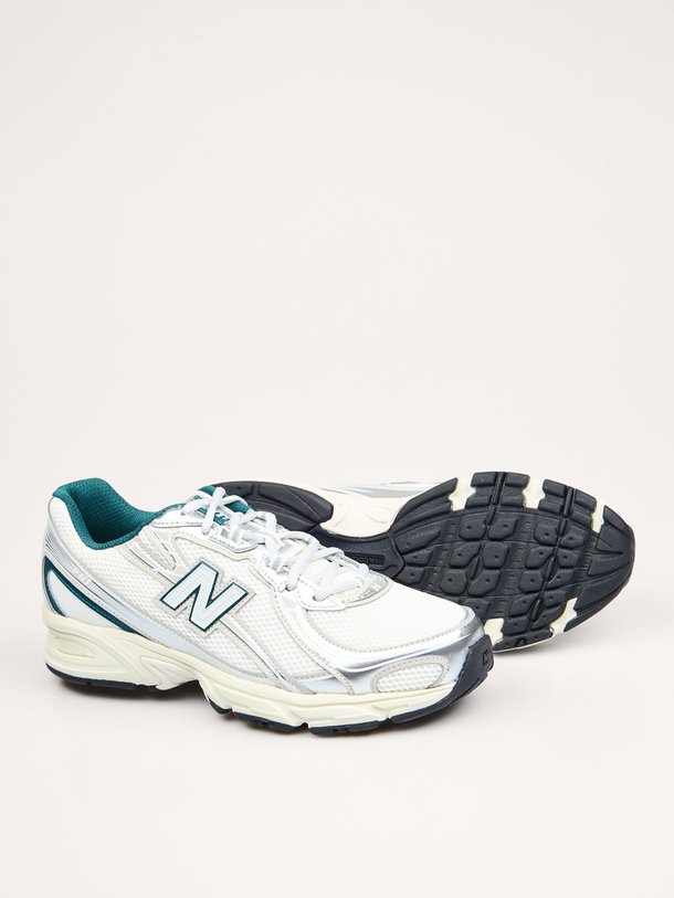 Ontdek de U7402 mesh sneakers van New Balance in de kleur Groen bij Orangebag. Op werkdagen voor 21:45 besteld, morgen in huis.