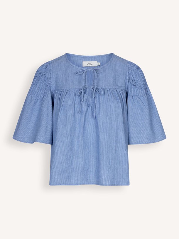 Ontdek de Caprice viscosemix top van Ruby Tuesday in de kleur Lichtblauw bij Orangebag. Op werkdagen voor 21:45 besteld, morgen in huis.