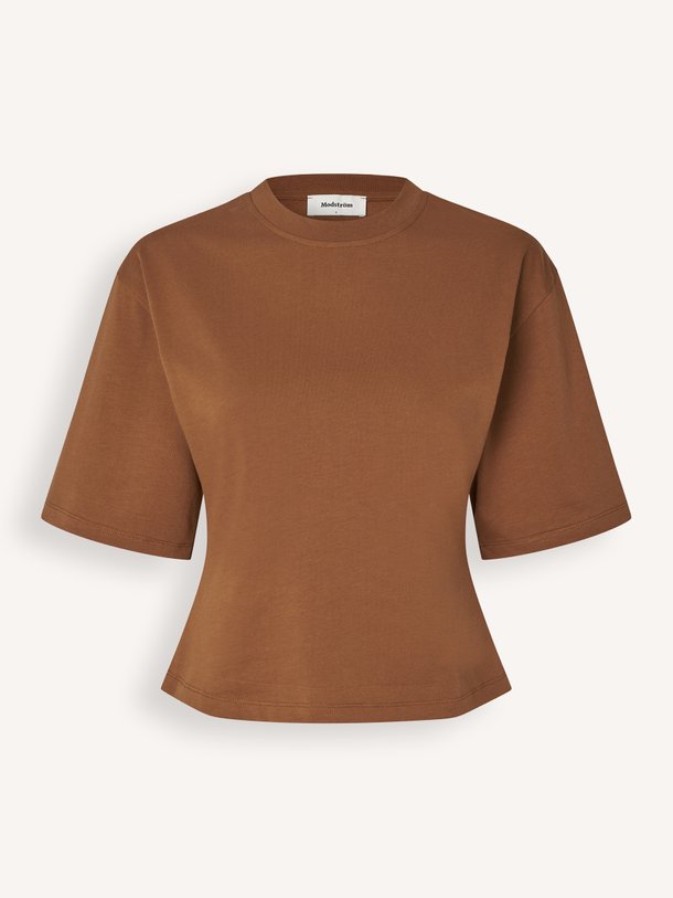Ontdek de Tampa organic cotton T-shirt van Modstrom in de kleur Bruin bij Orangebag. Op werkdagen voor 21:45 besteld, morgen in huis.