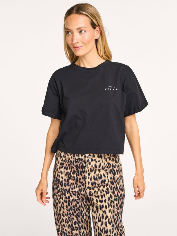 Ontdek de Organic cotton logo T-shirt van Haute L'Amitié in de kleur zwart bij Orangebag. Op werkdagen voor 21:45 besteld, morgen in huis.