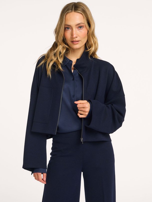 Ontdek de Elstow viscosemix jasje met lurex van Drykorn in de kleur Donkerblauw bij Orangebag. Op werkdagen voor 21:45 besteld, morgen in huis.