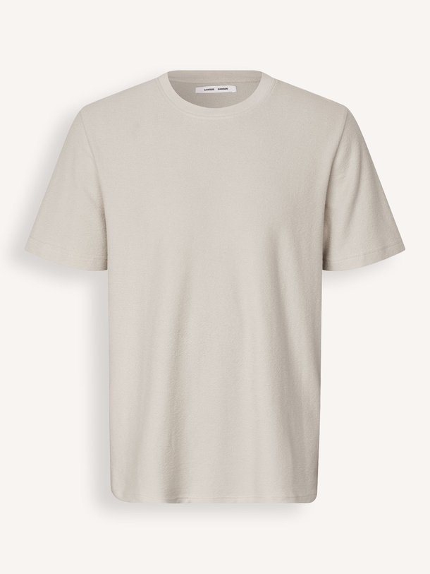 Ontdek de Odin organic cotton mix T-shirt van Samsoe Samsoe in de kleur zand bij Orangebag. Op werkdagen voor 21:45 besteld, morgen in huis.