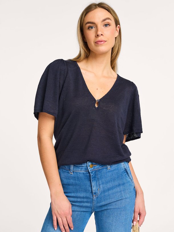 Ontdek de Brook linnen T-shirt van Des Petits Hauts in de kleur donkerblauw bij Orangebag. Op werkdagen voor 21:45 besteld, morgen in huis.