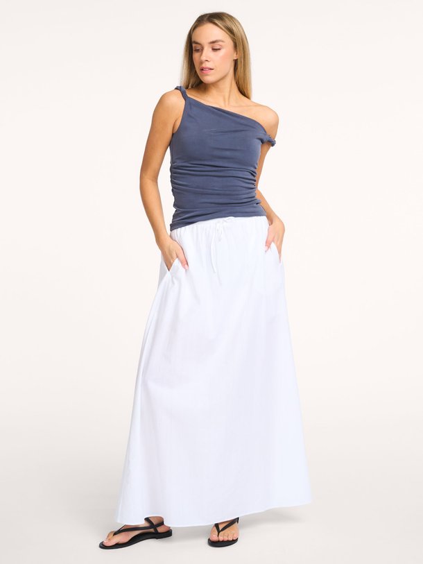 Ontdek de Satina organic cotton rok van Samsoe Samsoe in de kleur Wit bij Orangebag. Op werkdagen voor 21:45 besteld, morgen in huis.