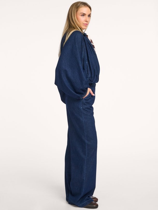 Ontdek de Jules mid waist loose fit jeans van Dante 6 in de kleur Donkerblauw bij Orangebag. Op werkdagen voor 21:45 besteld, morgen in huis.