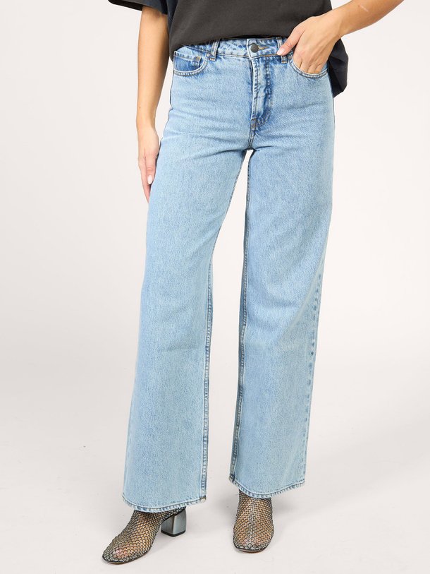Ontdek de Reign high waist loose fit non-stretch jeans van Iben in de kleur lichtblauw bij Orangebag. Op werkdagen voor 21:45 besteld, morgen in huis.